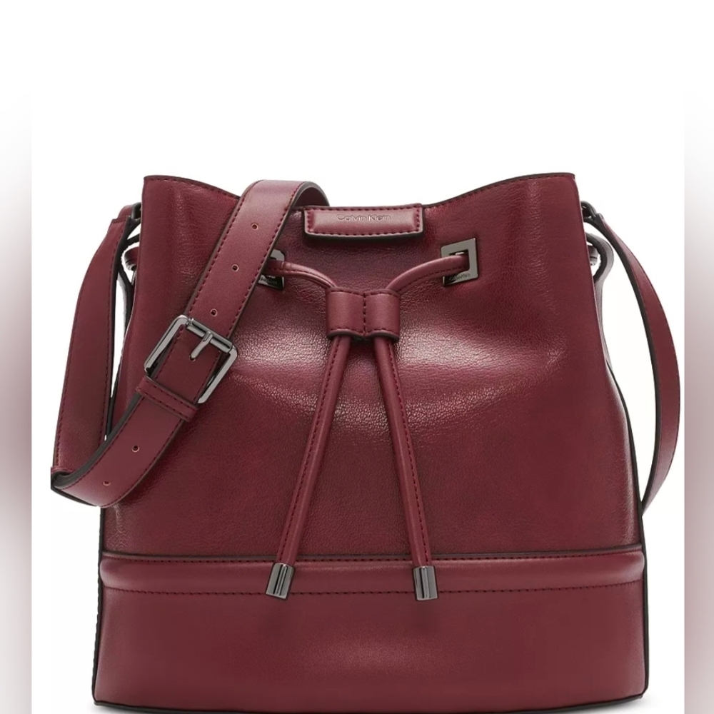 Calvin Klein  Drawstrinf Adjustable Bucket Bag